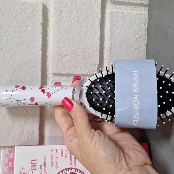 Pink Beauty Mini Fan and Cushion Brush Set With Hot Pink Polish Bundle New! - Picture 5 of 7